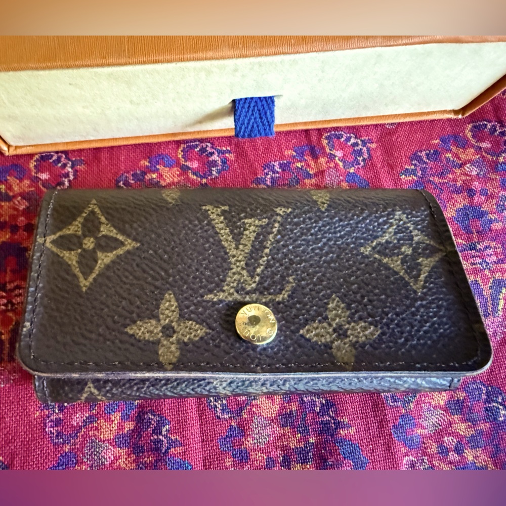 Louis Vuitton 4 Key Holder in Monogram canvas
